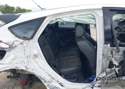 2012 Ford Focus Titanium z USA, uszkodzony, nr VIN 1FAHP3N21CL463011